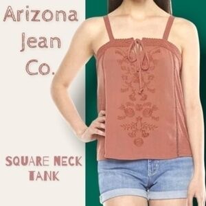WOMEN'S Square Neck Sleeveless Tank Top